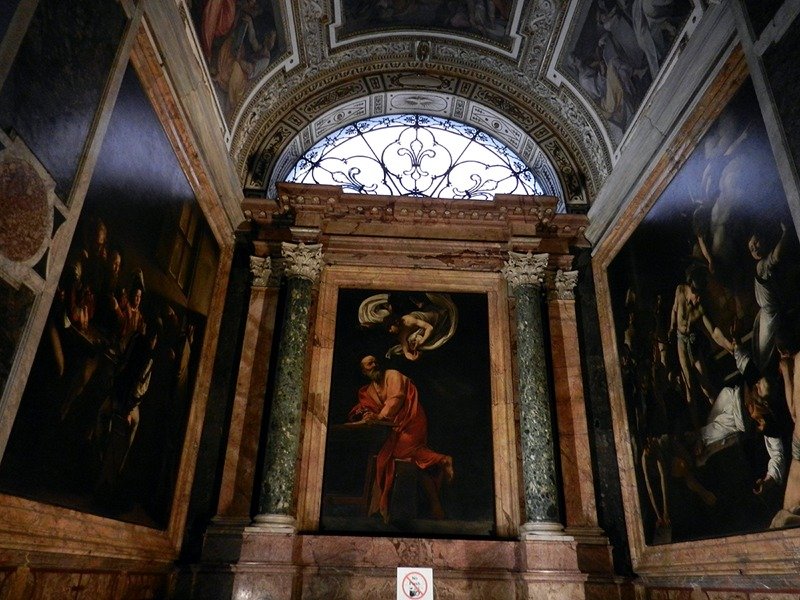 Disegnare con la luce: il chiaroscuro drammatico di Caravaggio